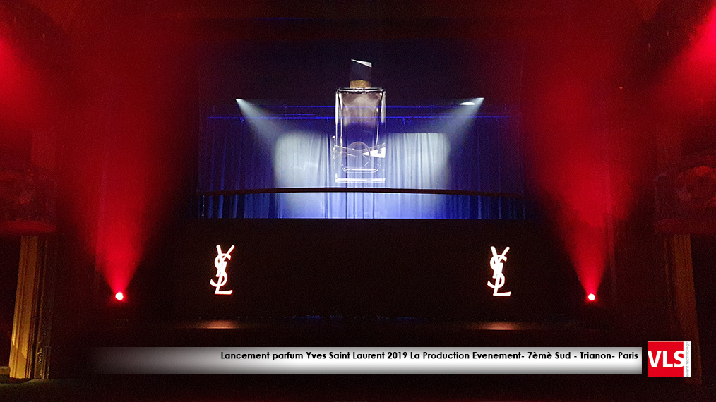 lancement parfum avec effet hologramme et mur LED