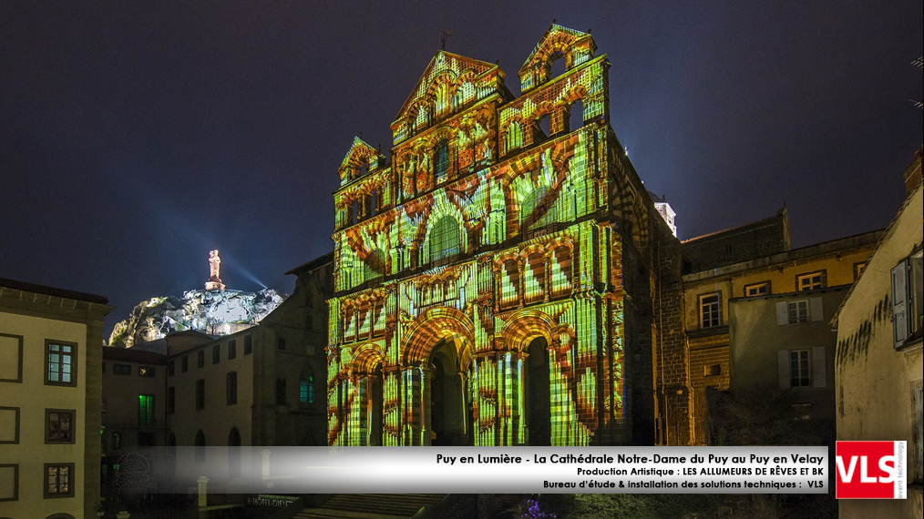 Mapping monumental sur la Cathédrale de Notre Dame du Puy au Puy evlay - installation de solution perenne