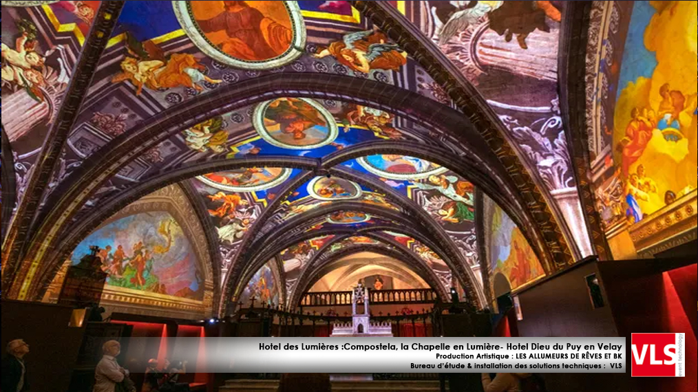 Mapping indoor immersif spectacle Hotel des lumières La Chapelle en lumière Compostela Puy en Velay